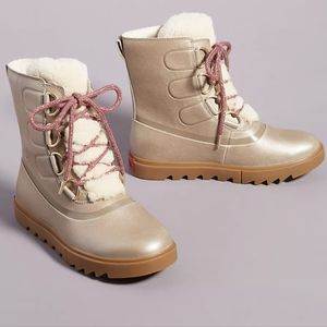 Sorel Lux Waterproof laceup boots